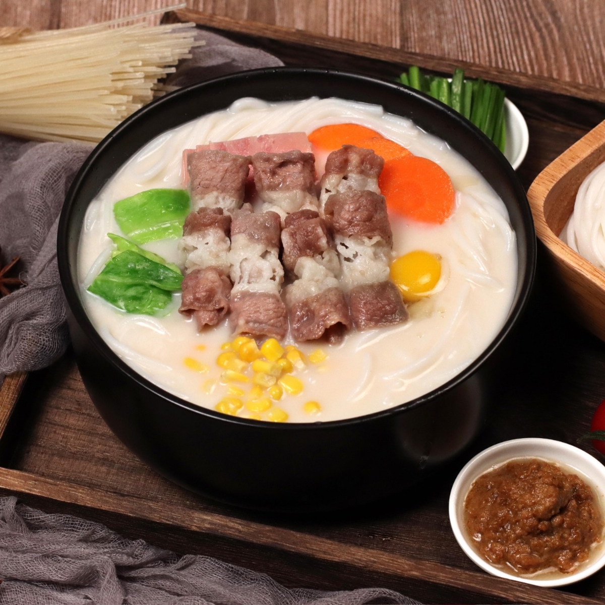 狀元米線一直將“成為民族餐飲的品牌，做健康、美味的中式快餐”作為信念