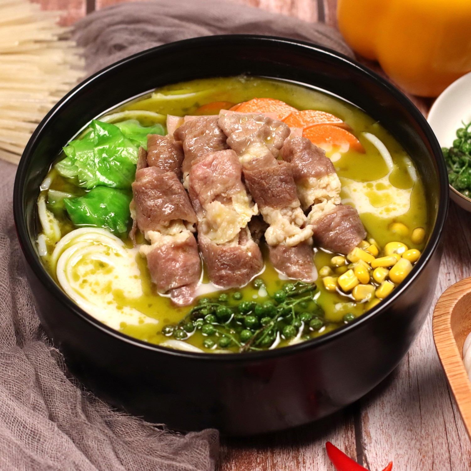 積極為廣大消費者提供健康營(yíng)養的美食、時(shí)尚舒適的就餐環(huán)境、熱情的服務(wù)
