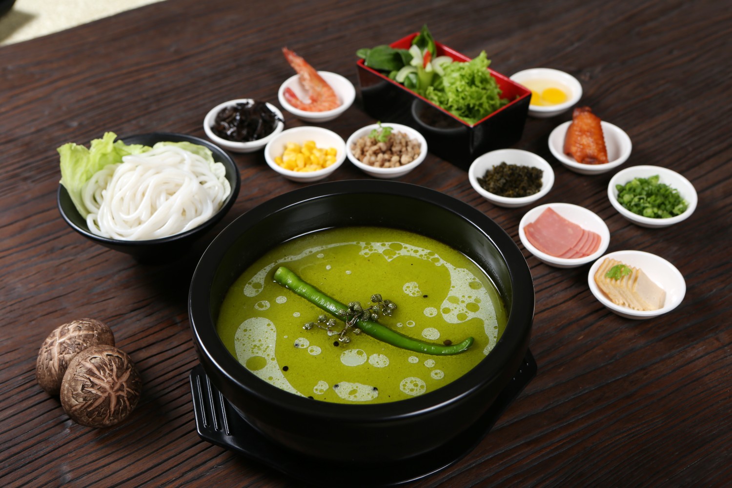 狀元米線(xiàn)，眾多加盟商家的誠摯選擇，餐飲創(chuàng  )業(yè)好項目，全國合作熱線(xiàn)：400-967-2208