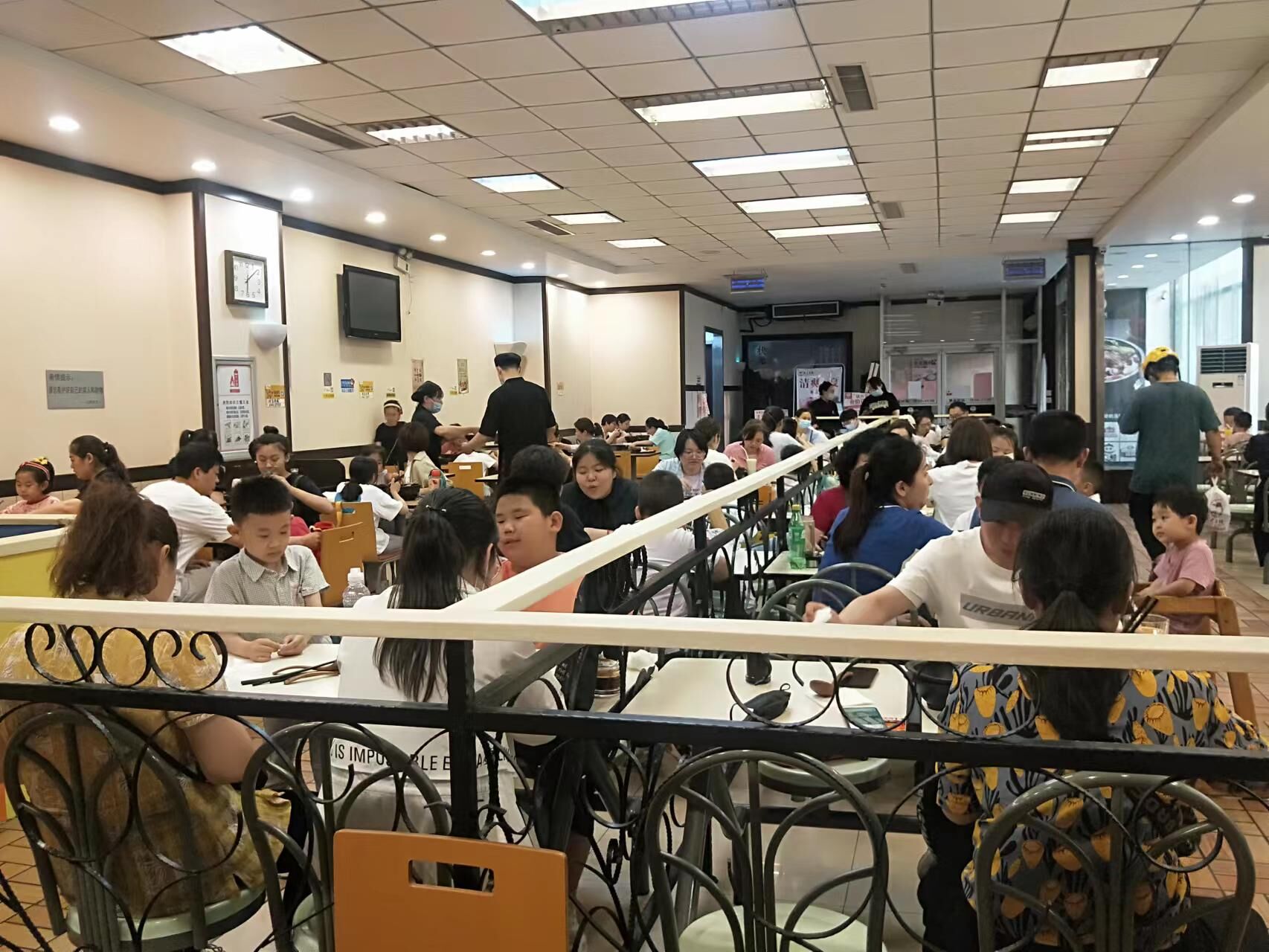每天人氣滿(mǎn)滿(mǎn)！想開(kāi)一家這樣的店嗎！快來(lái)咨詢(xún)吧！#米線(xiàn)加盟#餐廳開(kāi)店#狀元米線(xiàn)