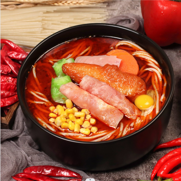 狀元米線(xiàn)始創(chuàng  )于2005年，主要以運營(yíng)云南風(fēng)情的過(guò)橋米線(xiàn)及各種地方特色小吃為主的全國連鎖餐飲企業(yè)，20年運營(yíng)經(jīng)驗，自有工廠(chǎng)扶持！餐飲創(chuàng  )業(yè)好品牌！全國合作熱線(xiàn)：400-967-2208