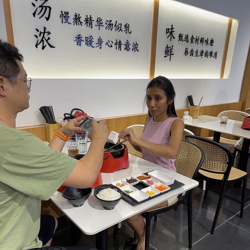 狀元過(guò)橋米線(xiàn)：跨越國界的味覺(jué)盛宴