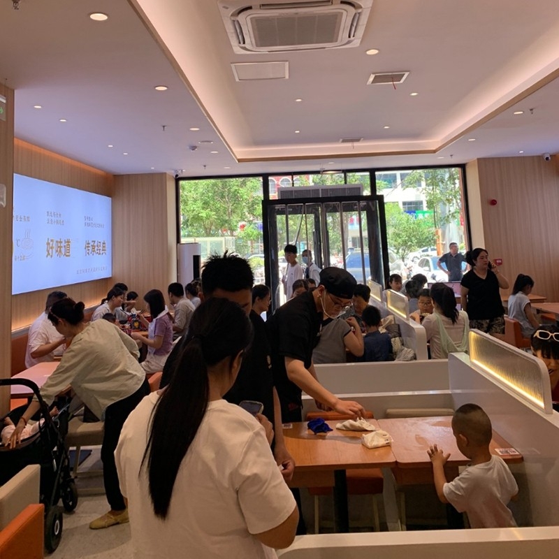 狀元米線(xiàn)，火爆來(lái)襲！人氣超高的米線(xiàn)，每一口都是滿(mǎn)足。